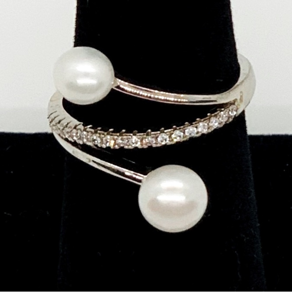 Contemporary Pearl Twist Ring in sterling silver. Accented w/ CZ band Size 7.5